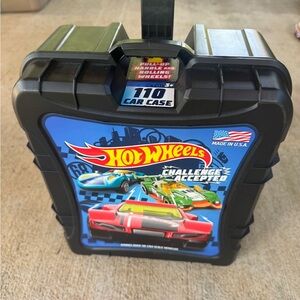 Hot wheels collecting Suitcase of cars many older hot wheels.